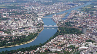 Müssen dringend saniert werden: die beiden Rheinquerungen zwischen Mannheim und Ludwigshafen.
