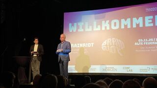 Der erste Science Slam Brain R!ot wurde moderiert von Professor Axel Kolaschnik (r.) und „MM“-Redakteur Jakob Walter.