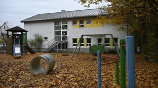 Blick auf das Außengelände der Kita Rosengarten, das auch als öffentlicher Spielplatz fungiert. Die Wogen in dem Fall sind noch längst nicht geglättet.