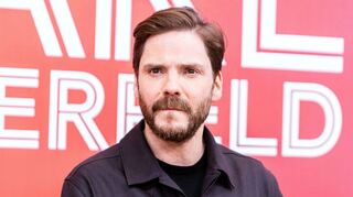 Schauspieler Daniel Brühl steht vor seinem nächsten Regieprojekt (Archivbild).
