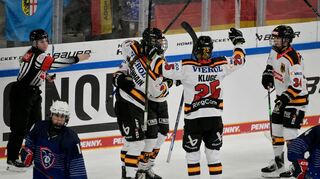 Deutschlands Spielerinnen bejubeln das Führungstor