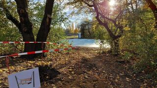 Die meisten Geräte müssen noch aufgestellt werden, so auch die Hollywood-Schaukel.