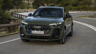 „District green metallic“ nennt Audi die Farbe, die sehr gut zum dynamischen Q5 Sportback passt.