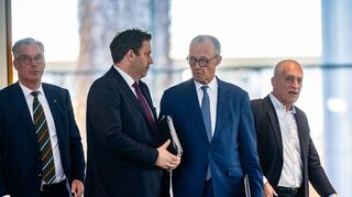 Kanzler und Vizekanzler an einer Seite.