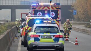 Mehrere Tausend Euro Sachschaden nach Unfall im Baustellenbereich bei Weinheim.