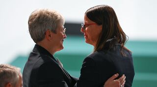 Silke Sinning (r) gewann die Kampfabstimmung gegen Silke Raml (l).