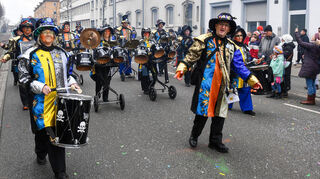 Sie unterstützen den Großen Rat bei der Organisation und Durchführung der Straßenfasnacht und des Dämmerumzugs: die Guggemusiker der „Huddelschnuddler“ (hier beim Fasnachtsumzug in Ludwigshafen).