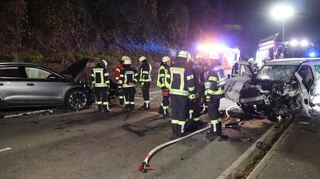 Schwerer Verkehrsunfall auf der Ziegelhäuser Landstraße.