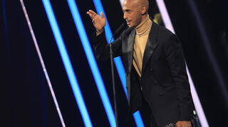 Vom Flüchtlingskind zum ausgezeichneten Comedy-Star: Teddy mit dem Bambi 2024.