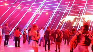 Innovatives Licht-Design lässt die Time Warp im Herbst 2025 besonders gut aussehen.