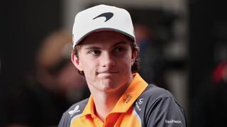 Oscar Piastri verlor nach einem frühen Unfall im Sprint weiter an Boden im Titelrennen.