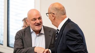 Die SPD/BSW-Koalition mit Ministerpräsident Dietmar Woidke (SPD) und Vize-Regierungschef Robert Crumbach (BSW) berät über zwei in der BSW-Fraktion umstrittene Medienstaatsverträge (Archivbild).