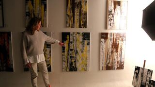 Stephanie Maria Dumke zeigt ihre Kunst.