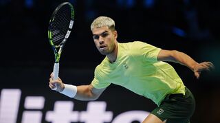 Carlos Alcaraz gewinnt sein Auftaktmatch bei den ATP Finals.