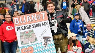 Ein Falcons-Fan hoffte auf ein Autogramm von Running Back Bijan Robinson.