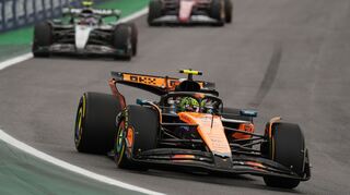 Lando Norris an der Spitze des Feldes in Brasilien.