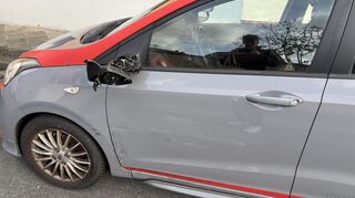 Abgerissener Rückspiegel und Kratzer im Lack: Die Fahrweise des mit 2,4 Promille alkoholisierten Mannes soll in der Römerstraße im Mannheimer Stadtteil Wallstadt seine Spuren hinterlassen haben.