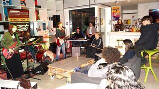 Zur guten Stimmung trug nicht zuletzt auch die Live-Musik von verschiedenen Jugendbands aus dem Stadtteil bei.