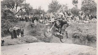 Das inzwischen verstorbene MSC-Gründungmitglied Hans Schuhmann in Aktion bei der Neckarvorlandfahrt in Ladenburg.