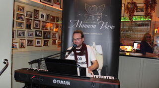 Pianist Martin Lang spielte im Gasthaus Roter Ochse in Mannheim Hits wie „Sweet Caroline“ von Neil Diamond.