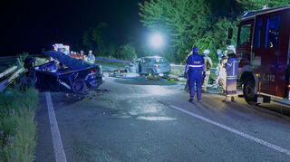 Die beiden Fahrzeuge prallten auf der B9 bei Römerberg frontal und ungebremst gegeneinander.