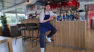 Sternekoch Dennis Maier kocht im The Tourist Trap auf dem Museumsschiff in Mannheim