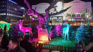 Der sprechende Baum Egon inmitten vom romantischen Märchenwald auf dem Paradeplatz.