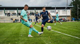 Trainer Dennis de Sousa Barba (rechts) wird am Sonntag für Biblis auf dem Feld stehen.