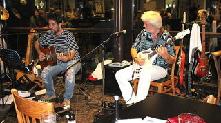 Adax Dörsam (r.), hier mit Timo Gross, war von Anfang an musikalischer Stammgast im HeimatRock.