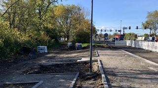 Die Bushaltestelle am Pleikartsförster Hof in Fahrtrichtung Heidelberg kurz vor Fertigstellung.