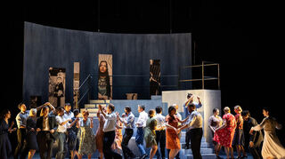 Der Opernchor und das Tanzensemble des Theater Heidelberg in Astor Piazzollas „Maria de Buenos Aires“.