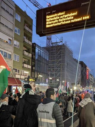 Aufgrund der Demo fielen zahlreiche Straßenbahnhaltestellen in der Innenstadt aus.