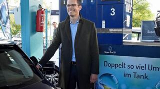 CropEnergies-Chef Georg von Graevenitz im Herbst 2023 bei der Eröffnung der E20-Tankstelle in Mannheim.