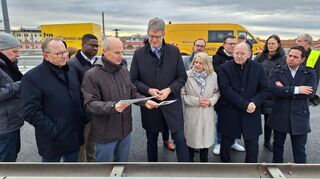 Auf Einladung der rheinland-pfälzischen Landtagsabgeordneten Marion Schneid (Mitte) ist am Montag Bundesverkehrsminister Partick Schnieder (links neben ihr) zu Gast in Ludwigshafen. Der Mannheimer Oberbürgermeister Christian Specht (neben Marion Schneid) hat auch ein Interesse am schnellen Fortgang der Sanierungen.