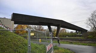 Weiter nicht befahrbar: die Sudetenstraßenbrücke, Radverbindung über die L 597 zwischen der Vogelstang und Feudenheim.