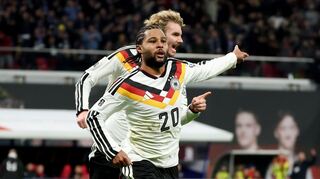 Treffsichere Angreifer: Gnabry und Woltemade.