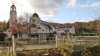 Den Angaben der Ermittler zufolge war das Kind unverletzt in einem Kinderwagen.