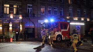 Feuerwehr-Einsatz in Mannheimer Mehrfamilienhaus.