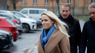 Stephan Hensel (hinten), Ex-Ehemann und Vater der Kinder von C. Block, und seine Frau Astrid Have kommen mit Gerd Uecker (r), Familienanwalt von S. Hensel, zur Fortsetzung des Prozesses.