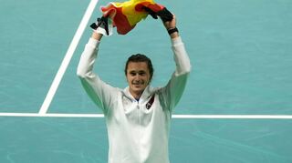 Zverev jubelte mit Deutschland-Fahne über den Viertelfinalsieg gegen Argentinien.