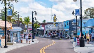 Ein Hauch von Griechenland mitten im „Sunshine State“ Florida: Die Kleinstadt Tarpon Springs ist bekannt für die Schwammtaucher, die Anfang des 20. Jahrhunderts von der Hellenischen Insel kamen.