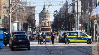Kurz nach der Tat waren die Sachverständigen an den Tatorten auf den Planken – um Spuren zu sammeln und die Leichenschau vorzunehmen.