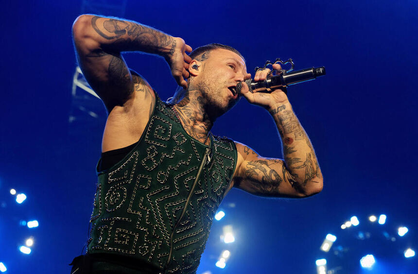 Rap-Star Kontra K holt Xavier Naidoo auf SAP-Arena-Bühne