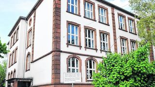 <p>1060 junge Polen waren 1944 bis 1945 in der Sandhofener Gustav-Wiederkehr-Schule - mitten im Wohngebiet - untergebracht. Denn in Sandhofen gab es ein Außenlager des KZs Natzweiler-Struthof.</p>