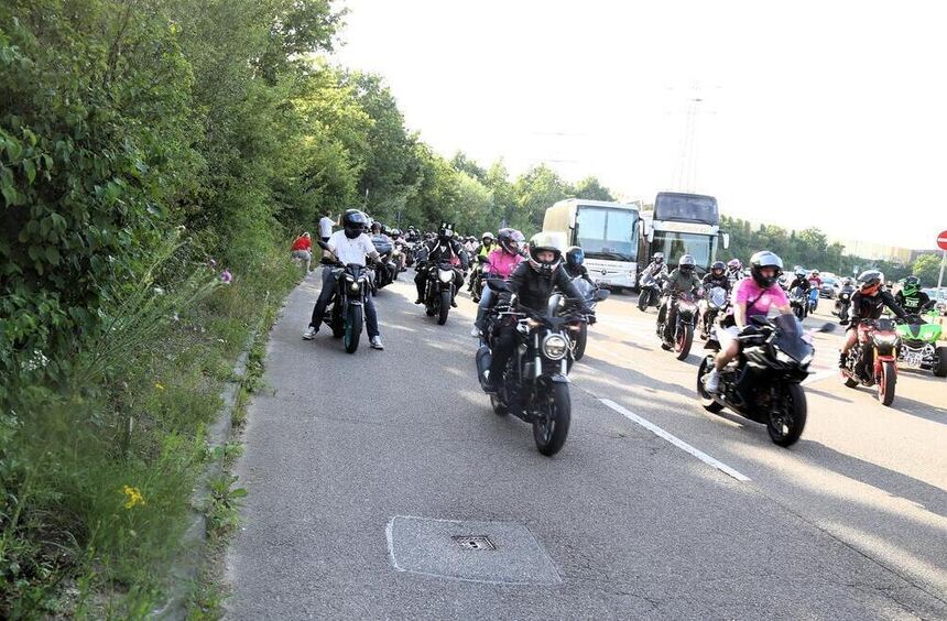 Tödlicher Motorradunfall in Mannheim: Biker zeigen Solidarität bei ...