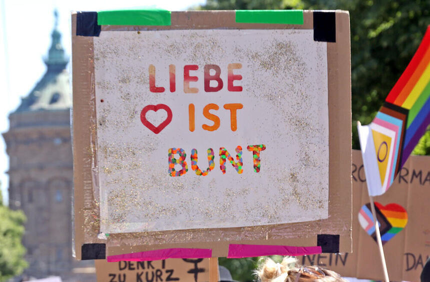 New findings on pepper spray attack on queer couple at Mannheim Pride