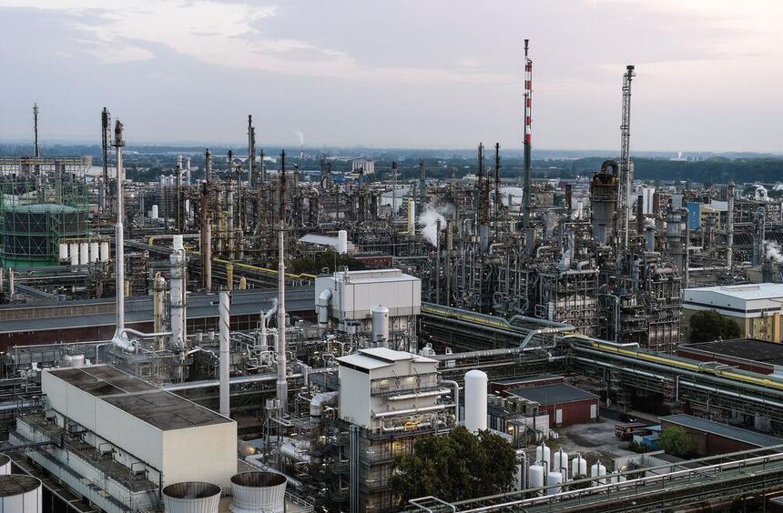 BASF will Evonik – was heißt das für Jobs und Standorte?