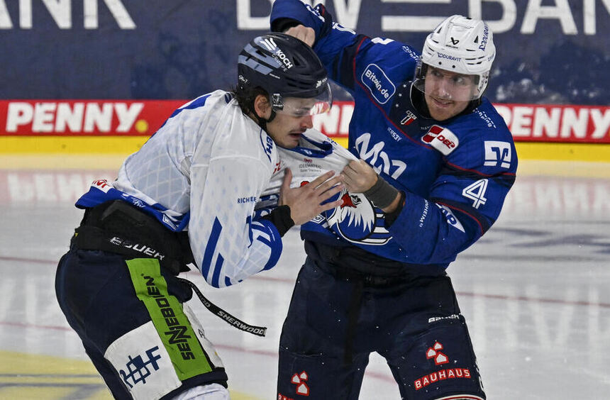 Dan Renouf saves the Mannheim Eagles