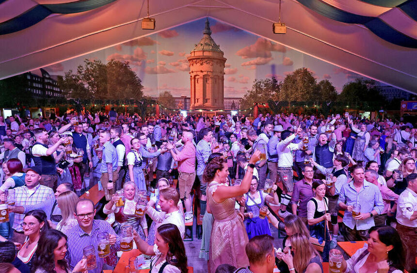 Mannheimer Oktoberfest 2026: So feierten 4000 Gäste am ersten Abend