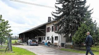 <p>Trügerische Idylle: In diesem Gehöft in Kirschgartshausen wurden Calghera N. und seine Lebensgefährtin Rinda T. am 13. Mai mit Schüssen hingerichtet. Die Polizei hat noch immer keine heiße Spur.</p>
